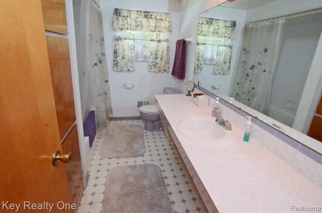 4442 Rohr Road Clarkston, MI 48348 - Photo 10 of 17 image004.jpg