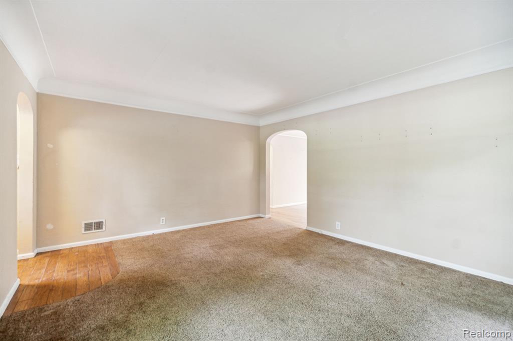 4311 Fenton Road Flint, MI 48529 - Photo 6 of 39