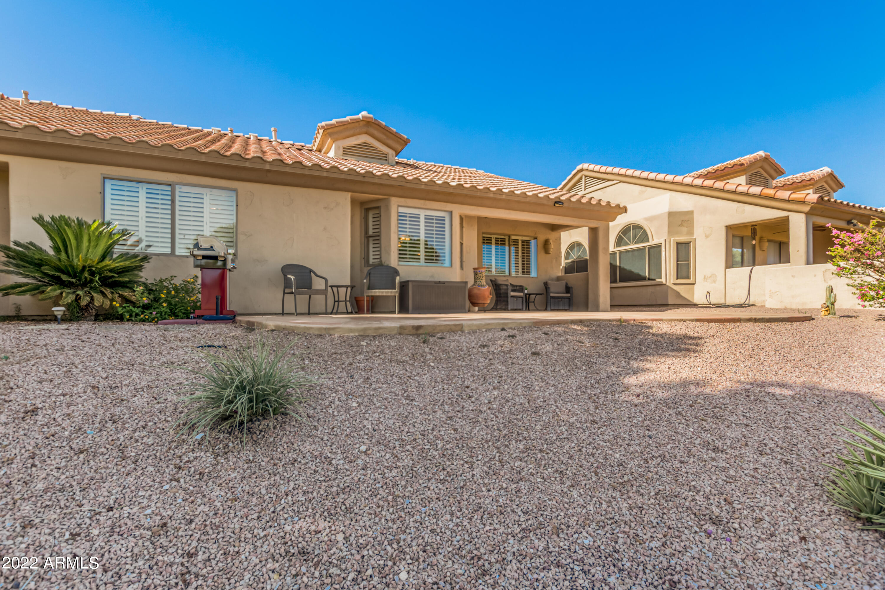 5830 East McKellips Road, Unit 76 Mesa, AZ 85215 - Photo 3 of 33 a front view of a house with large garden