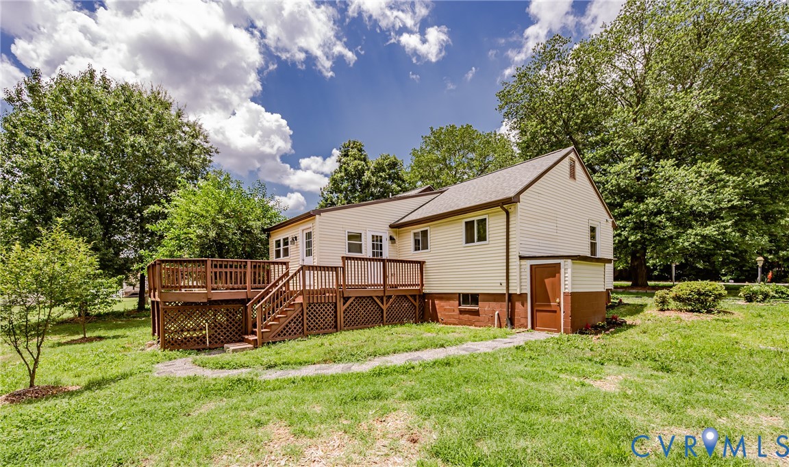 2015 Fordson Road Richmond, VA 23229 - Photo 43 of 48 Spacious exterior deck with wood railings and latt