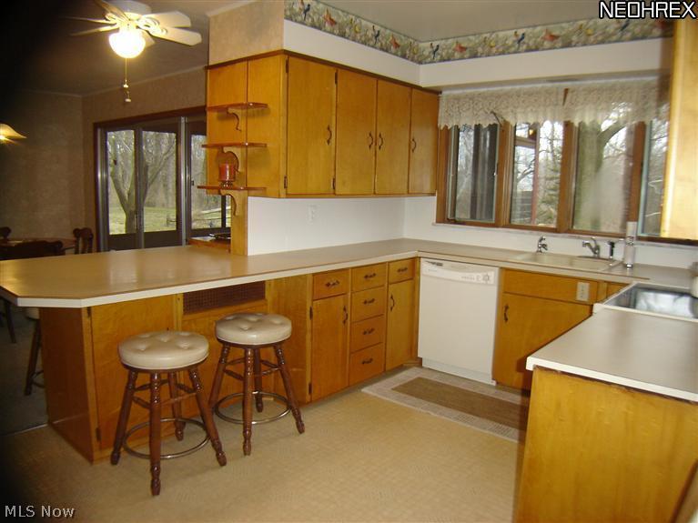 6612 South Ridge Road East Kingsville, OH 44048 - Photo 5 of 24 Large U-shaped kitchen with breakfast bar. Dishwasher stays!