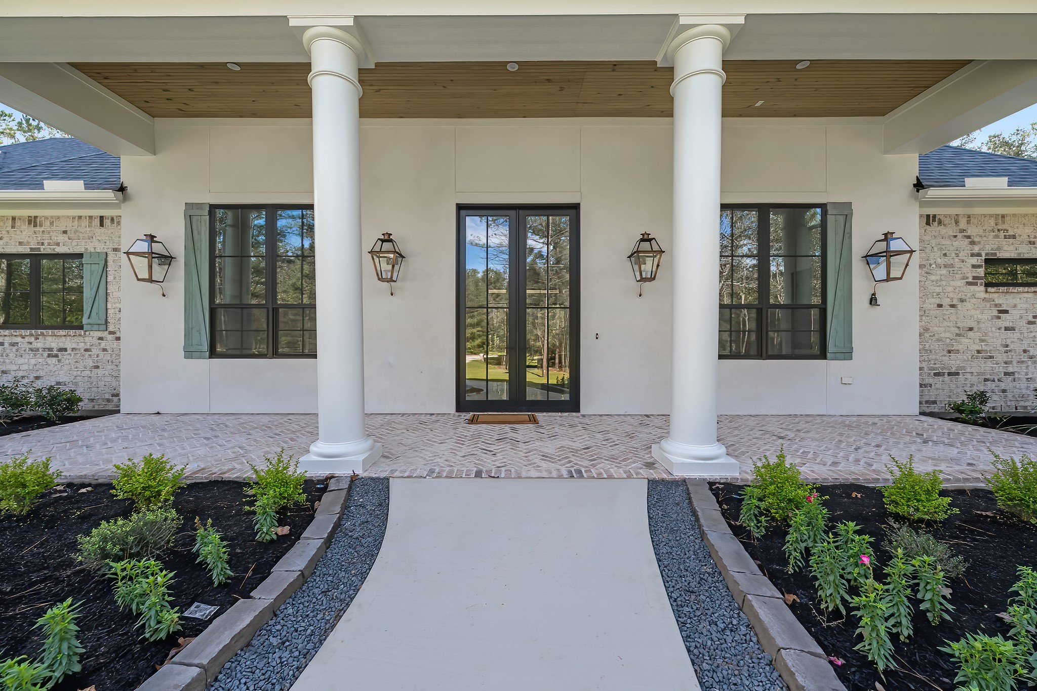 26041 Crown Ranch Boulevard Montgomery, TX 77316 - Photo 2 of 48 a front view of a house with a yard