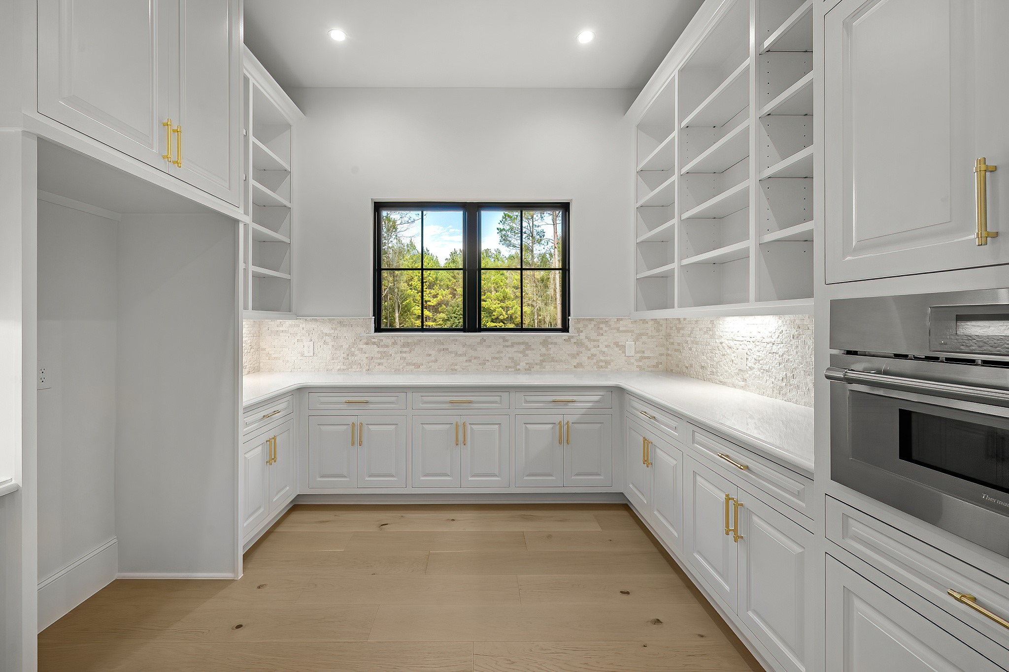 26041 Crown Ranch Boulevard Montgomery, TX 77316 - Photo 24 of 48 a kitchen with a cabinets and white appliances