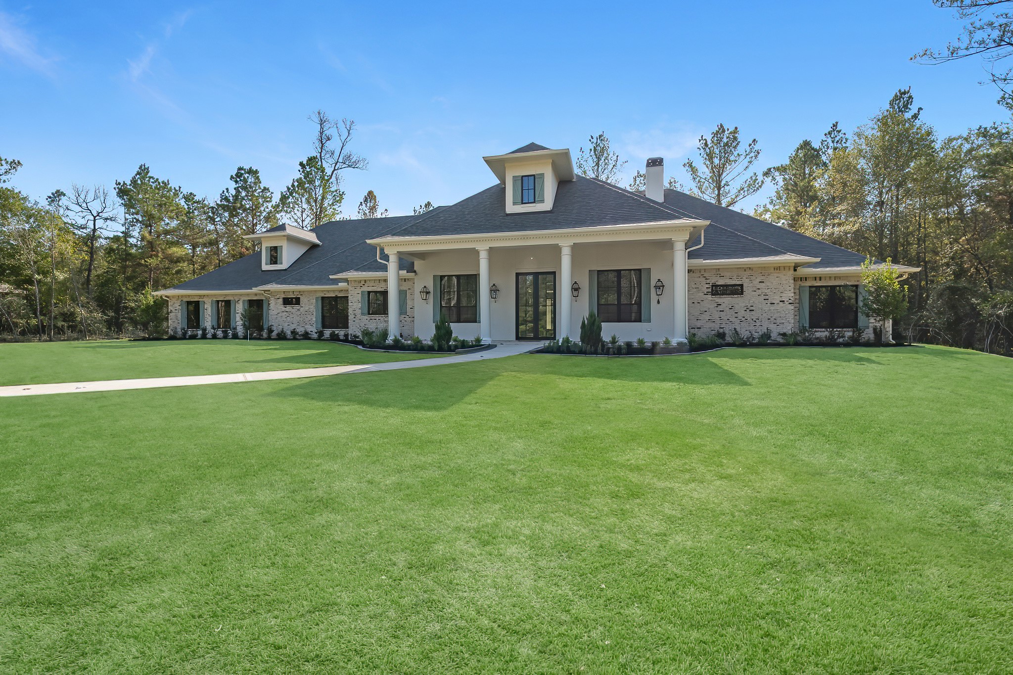 26041 Crown Ranch Boulevard Montgomery, TX 77316 - Photo 3 of 48 a front view of a house with a garden
