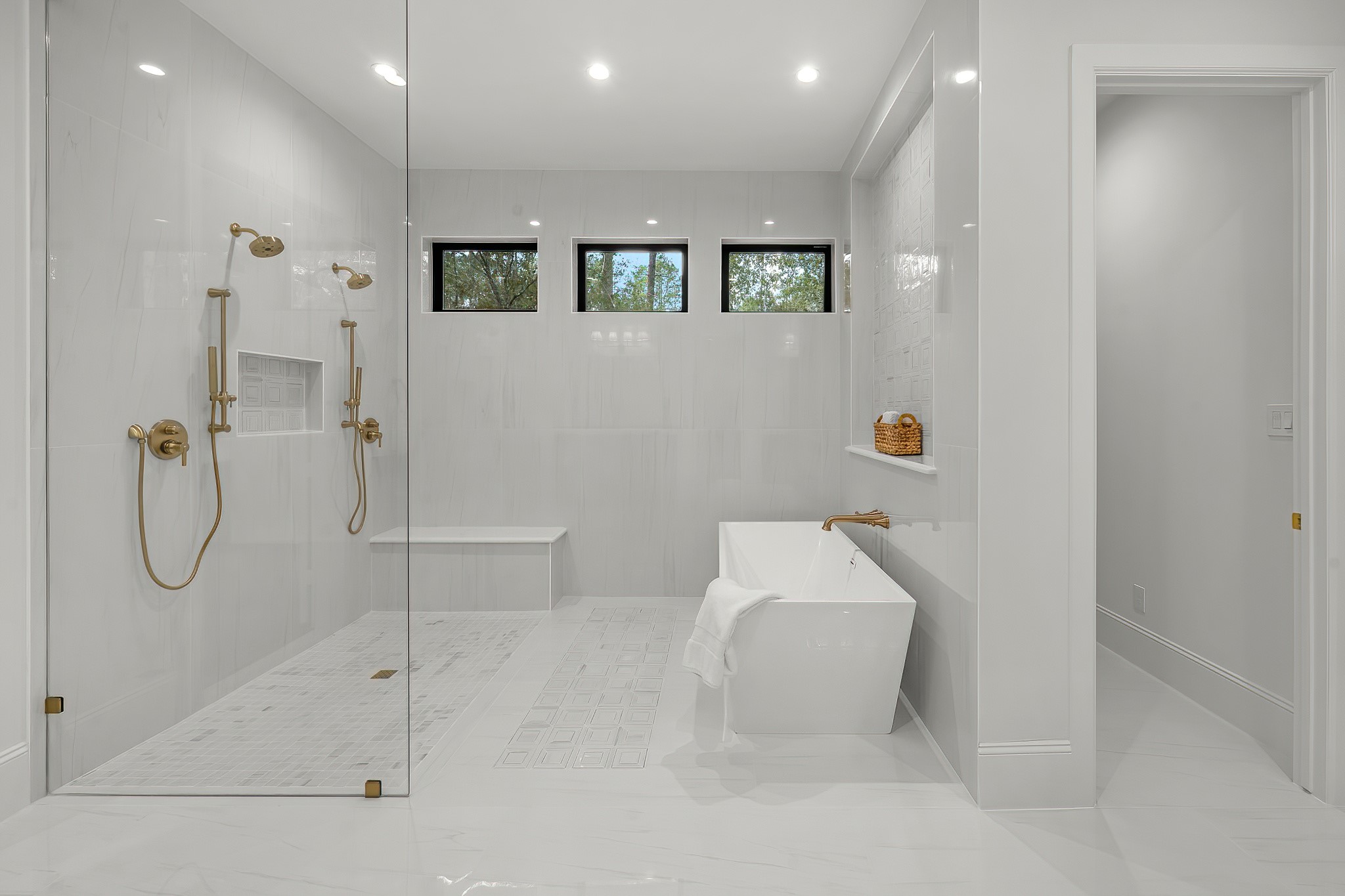 26041 Crown Ranch Boulevard Montgomery, TX 77316 - Photo 39 of 48 a bathroom with a tub shower and mirror