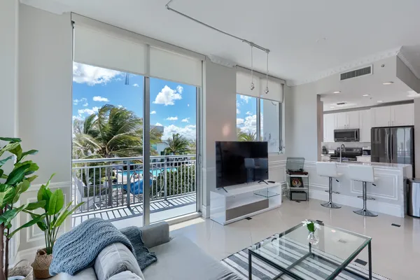 $3,995 | 300 South Australian Avenue, Unit 818, West Palm Beach, FL 33401
