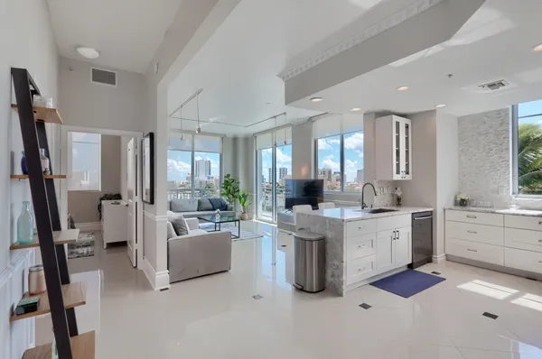 $3,995 | 300 South Australian Avenue, Unit 818, West Palm Beach, FL 33401