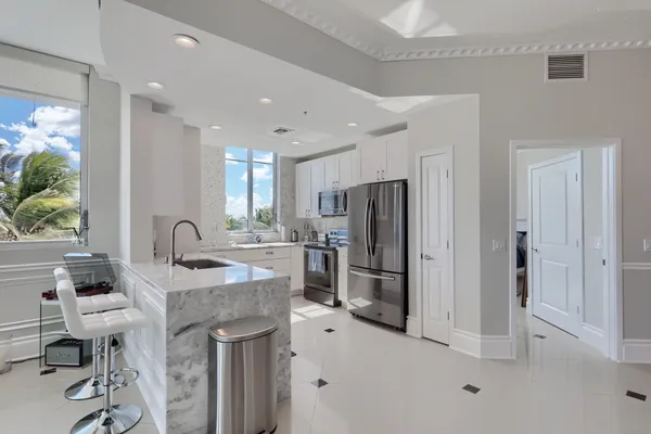 $3,995 | 300 South Australian Avenue, Unit 818, West Palm Beach, FL 33401