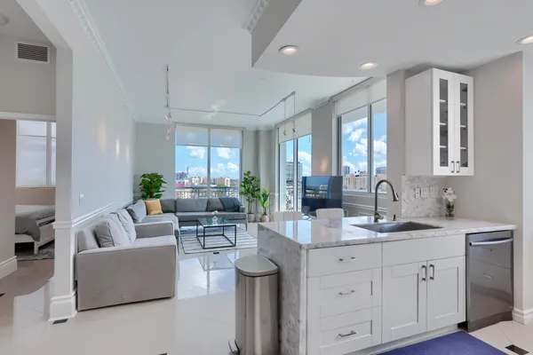 $3,995 | 300 South Australian Avenue, Unit 818, West Palm Beach, FL 33401