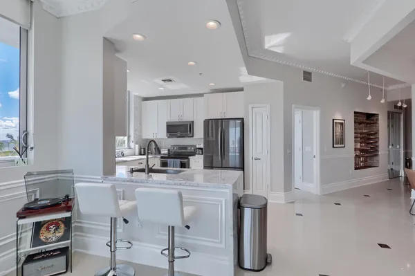 $3,995 | 300 South Australian Avenue, Unit 818, West Palm Beach, FL 33401