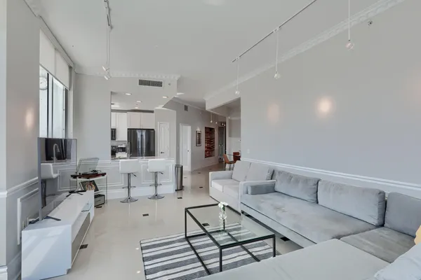 $3,995 | 300 South Australian Avenue, Unit 818, West Palm Beach, FL 33401