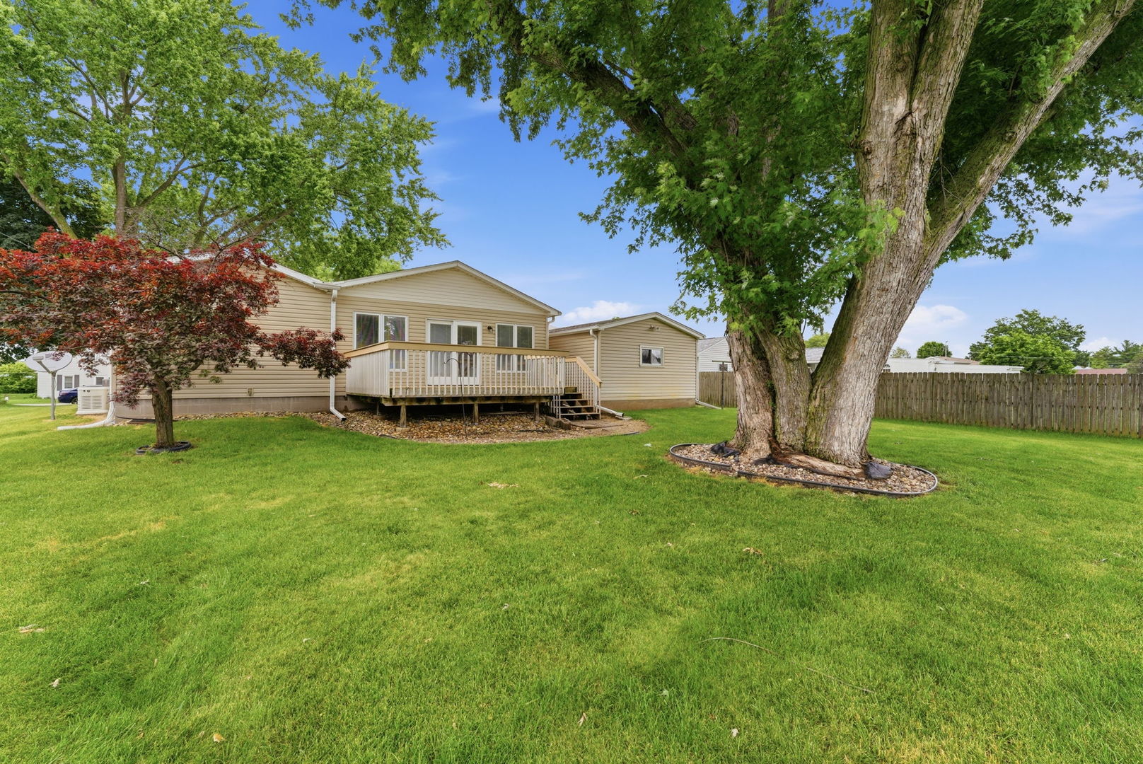 4620 50th Avenue Moline, IL 61265 - Photo 5 of 38