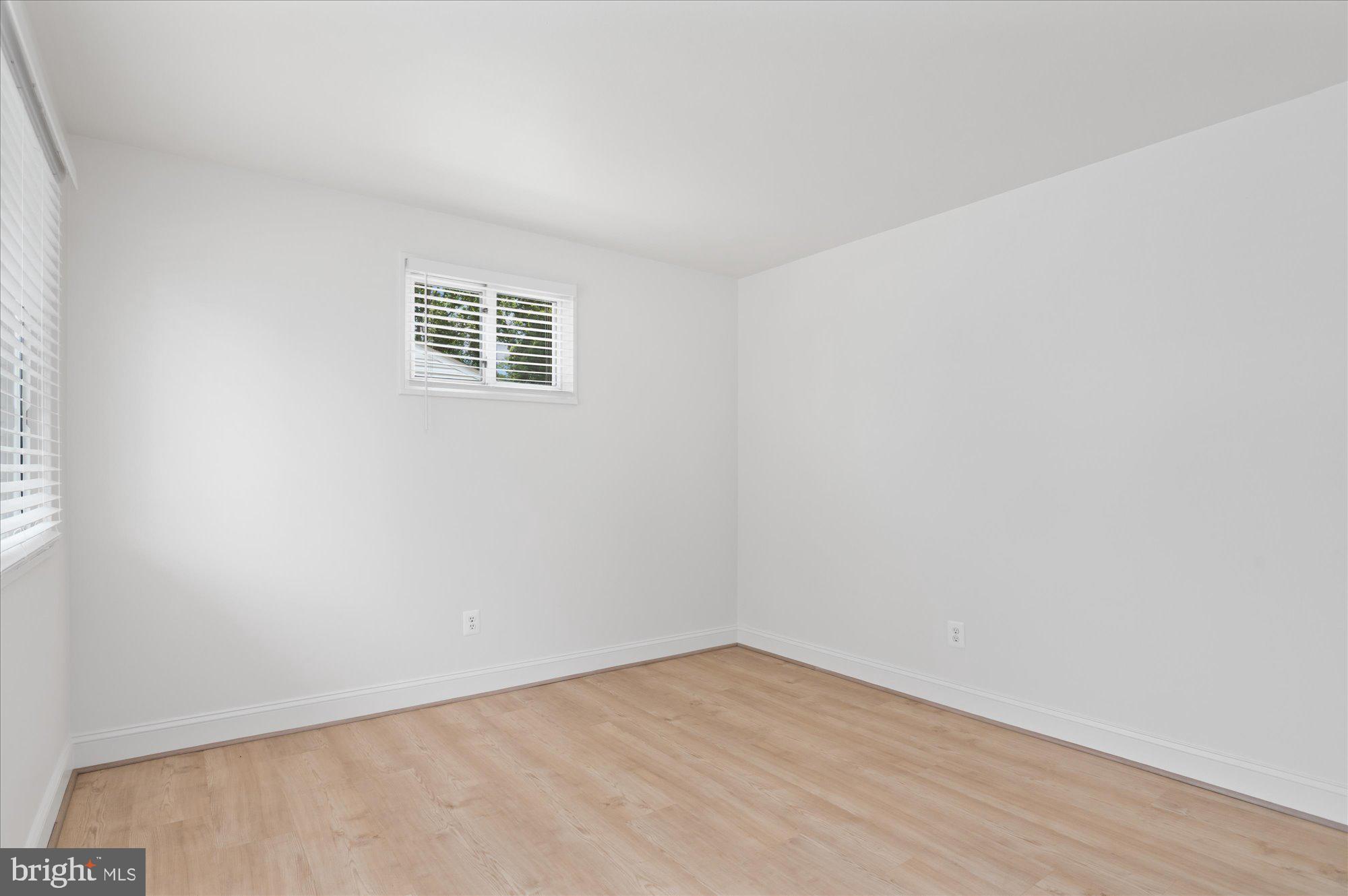 11414 Schuylkill Road Rockville, MD 20852 - Photo 6 of 50 Living Room
