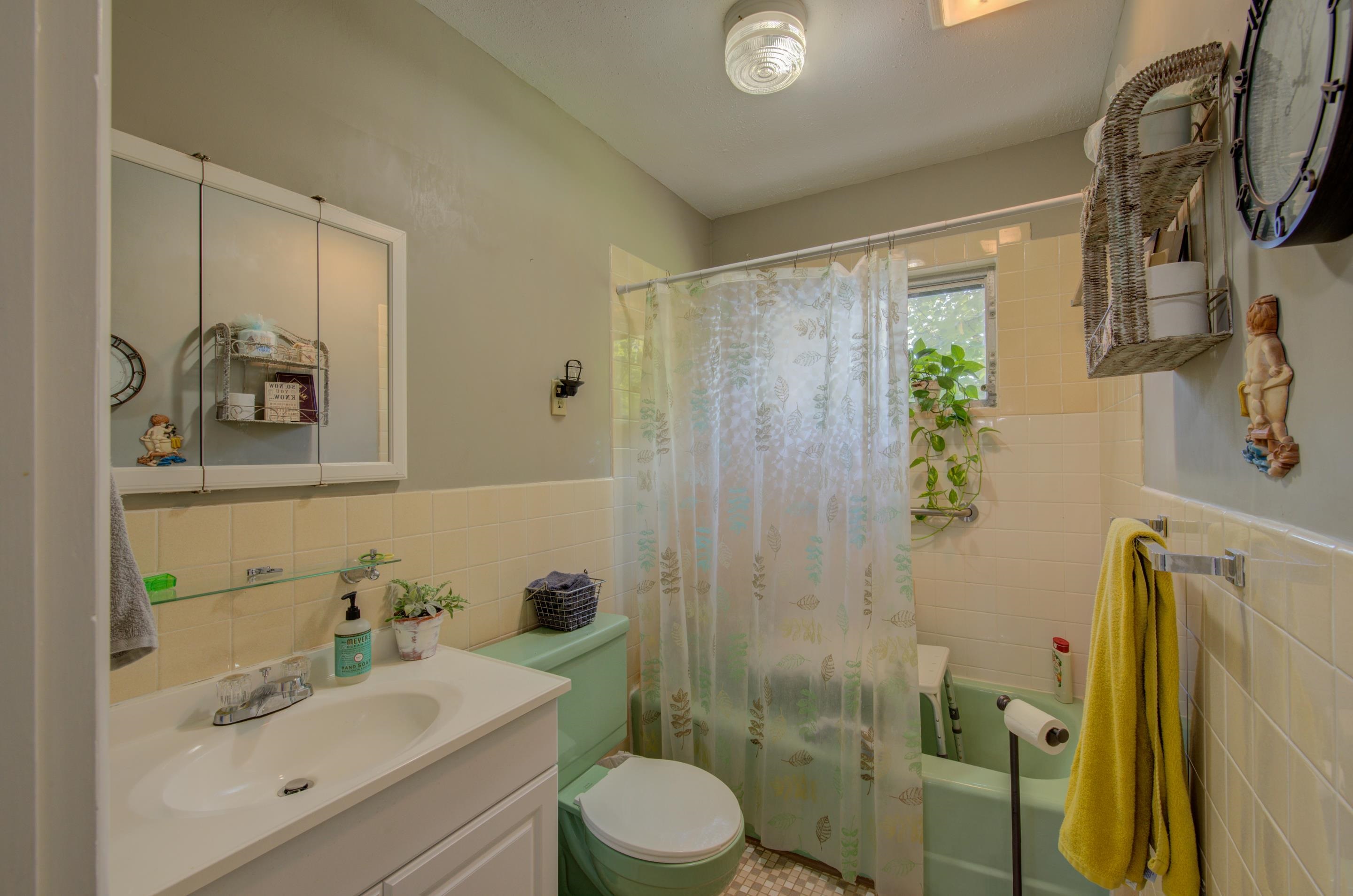 1256 Mullins Station Road Memphis, TN 38134 - Photo 6 of 22