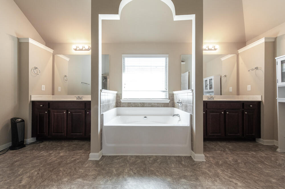 2771 Huntcliffe Drive Augusta, GA 30909 - Photo 10 of 32 Ensuite with Separate Vanities!