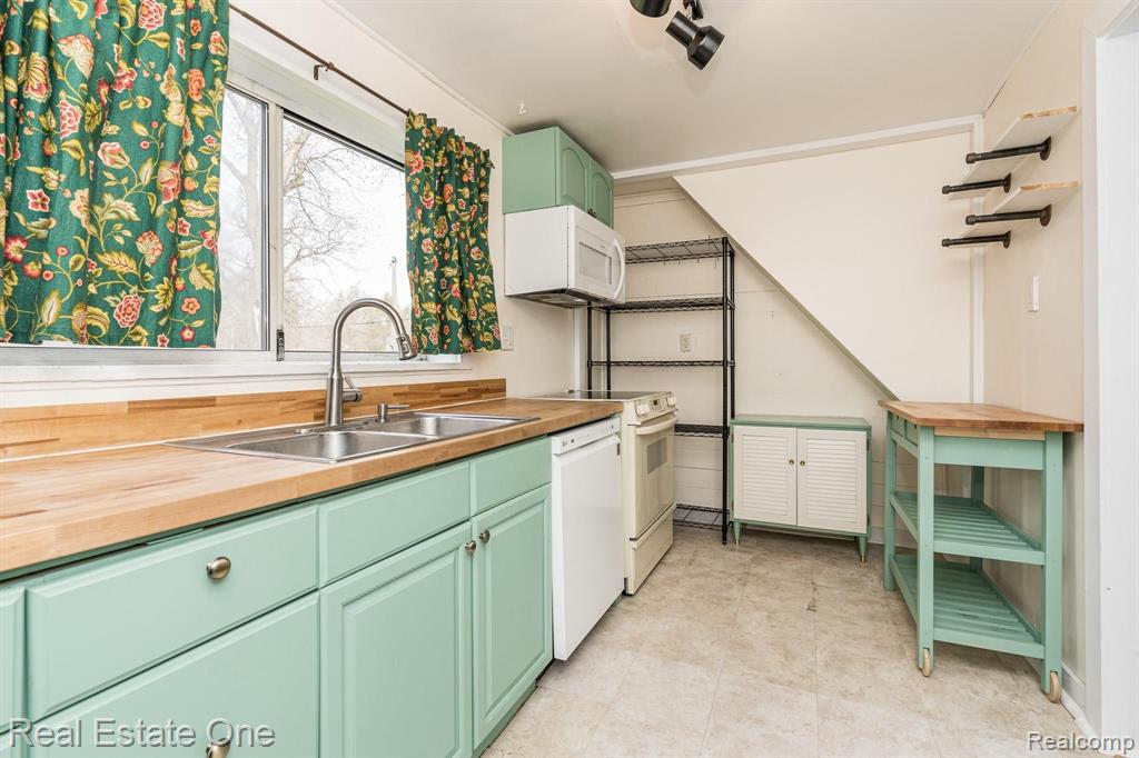 45445 Willis Road Belleville, MI 48111 - Photo 9 of 32