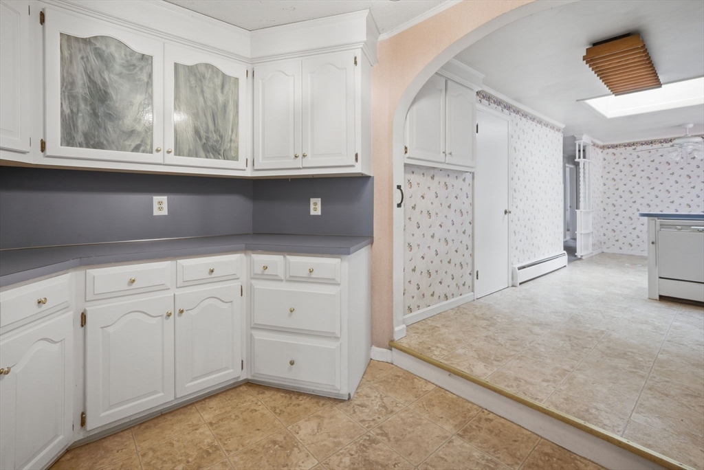 98 Greenpoint Circle Chicopee, MA 01020 - Photo 13 of 41