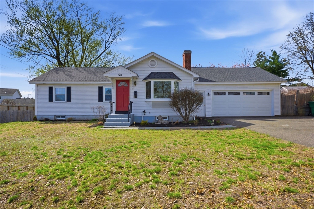 98 Greenpoint Circle Chicopee, MA 01020 - Photo 2 of 41