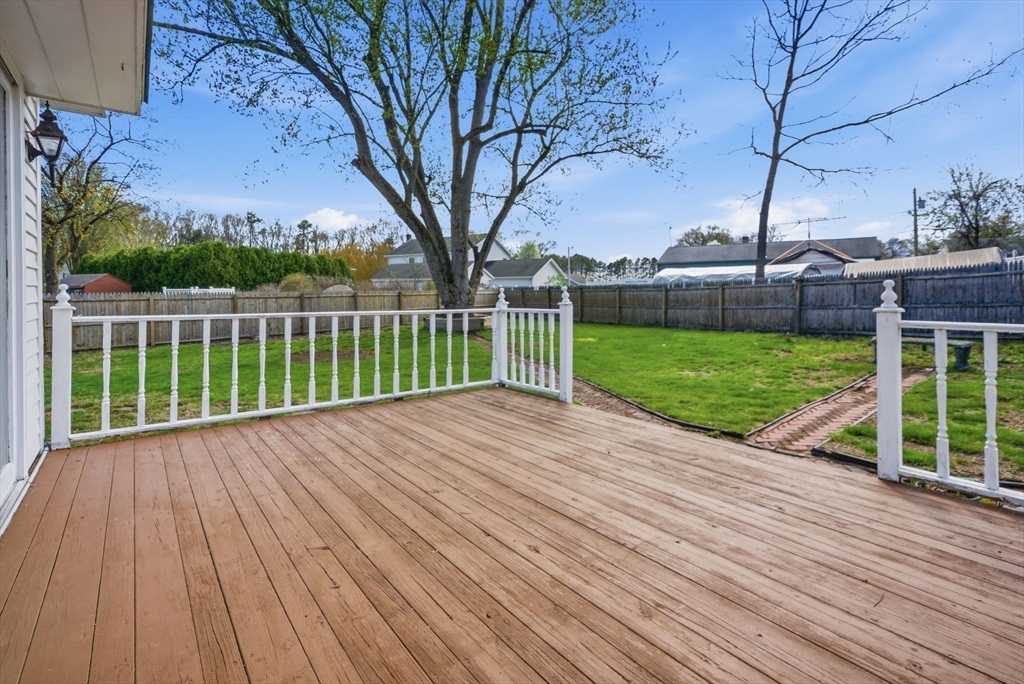 98 Greenpoint Circle Chicopee, MA 01020 - Photo 36 of 41