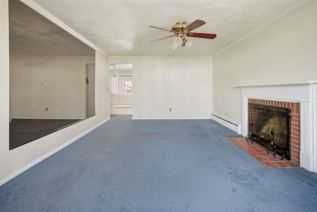 98 Greenpoint Circle Chicopee, MA 01020 - Photo 4 of 41