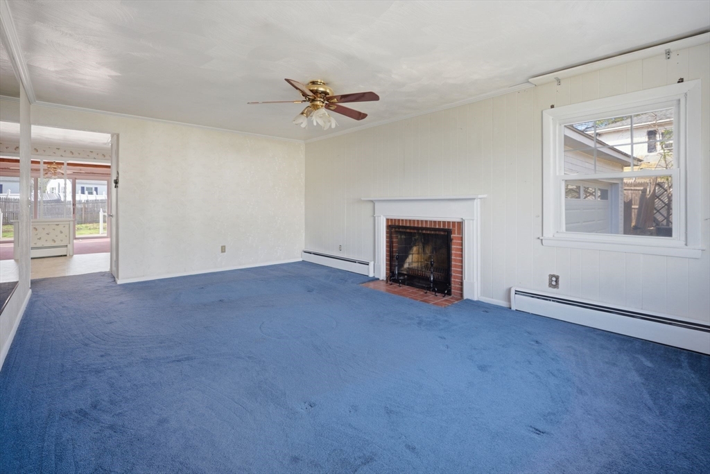 98 Greenpoint Circle Chicopee, MA 01020 - Photo 5 of 41