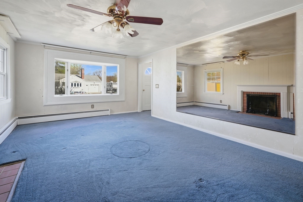 98 Greenpoint Circle Chicopee, MA 01020 - Photo 8 of 41