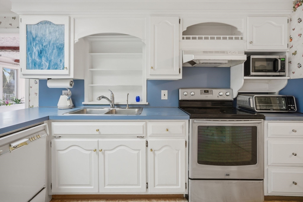 98 Greenpoint Circle Chicopee, MA 01020 - Photo 10 of 41
