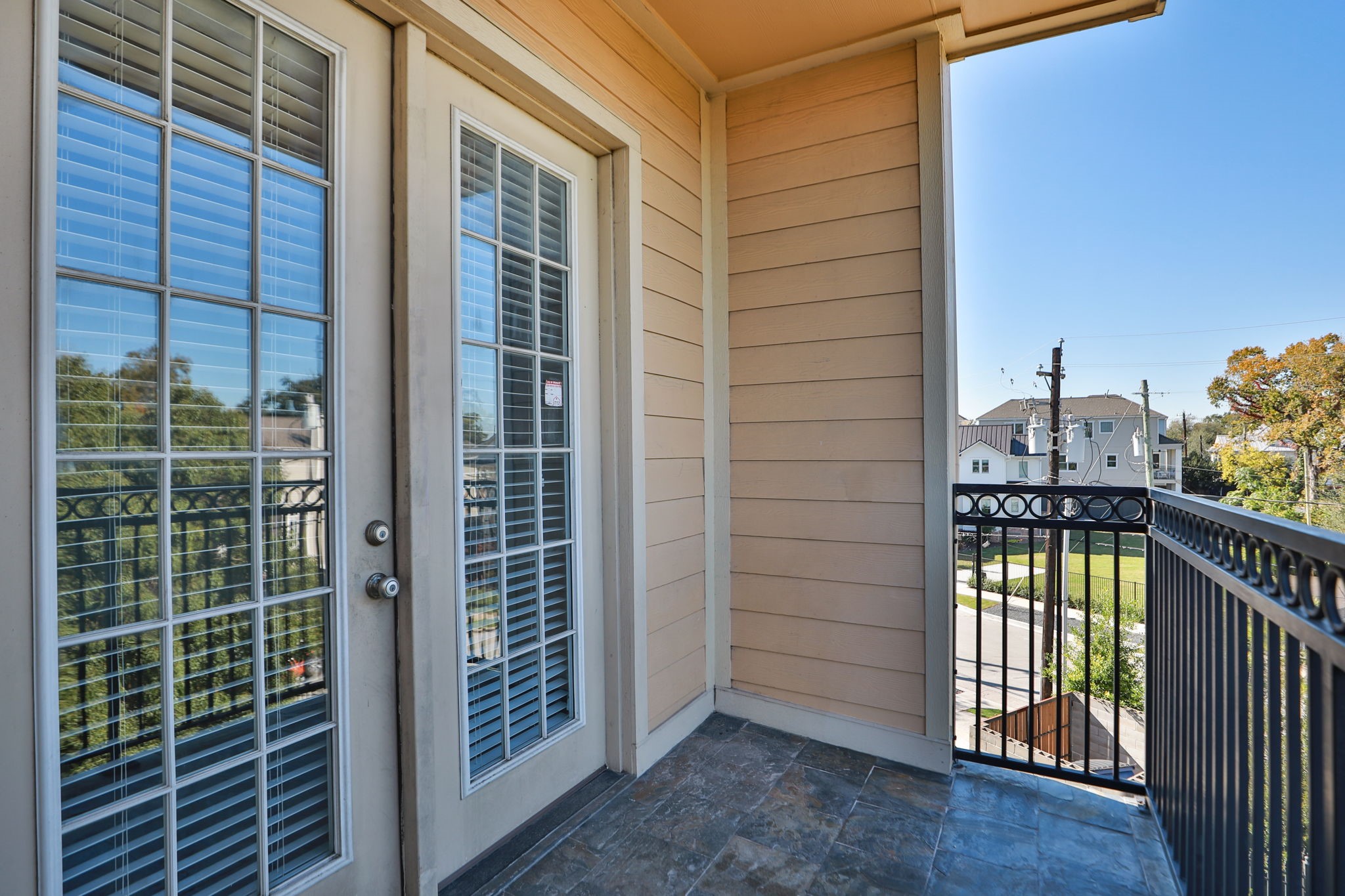 2802 Morrison Street, Unit 201 Houston, TX 77009 - Photo 26 of 50 a view of balcony