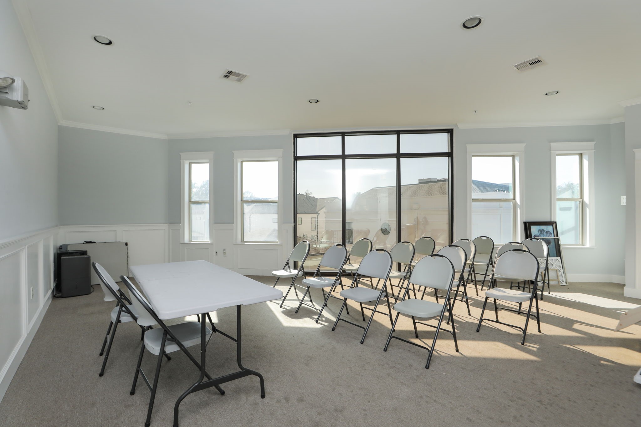 2802 Morrison Street, Unit 201 Houston, TX 77009 - Photo 45 of 50 a living room with furniture and a large window