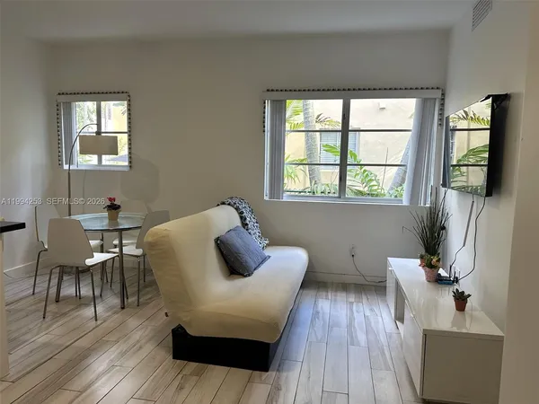 $1,900 | 1560 Meridian Avenue, Unit 103, Miami Beach, FL 33139