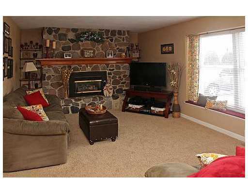 2250 Hill Trail Road Bremen, IN 46506 - Photo 4 of 10 Gallery Image 4