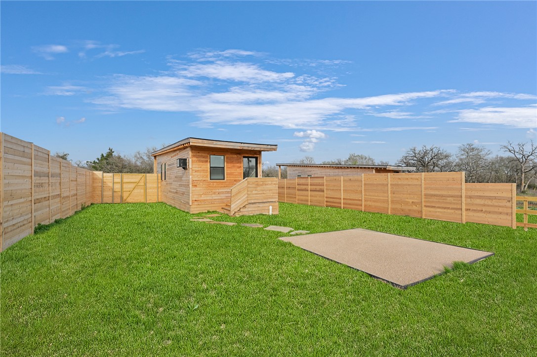 23900 Highway 6 Navasota, TX 77868 - Photo 19 of 22 a view of a backyard with a garden