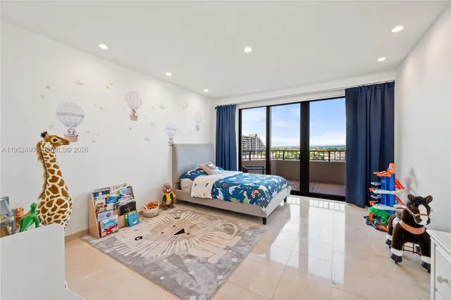 $3,350,000 | 251 Crandon Boulevard, Unit 806, Key Biscayne, FL 33149