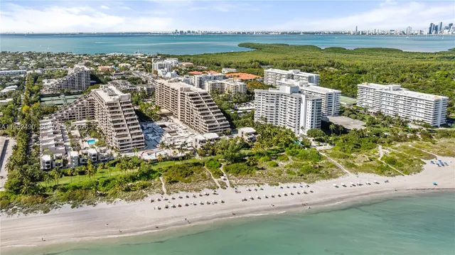 $3,350,000 | 251 Crandon Boulevard, Unit 806, Key Biscayne, FL 33149