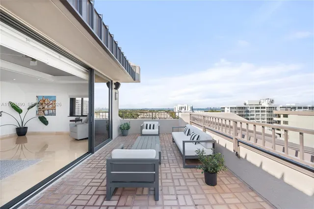 $3,350,000 | 251 Crandon Boulevard, Unit 806, Key Biscayne, FL 33149