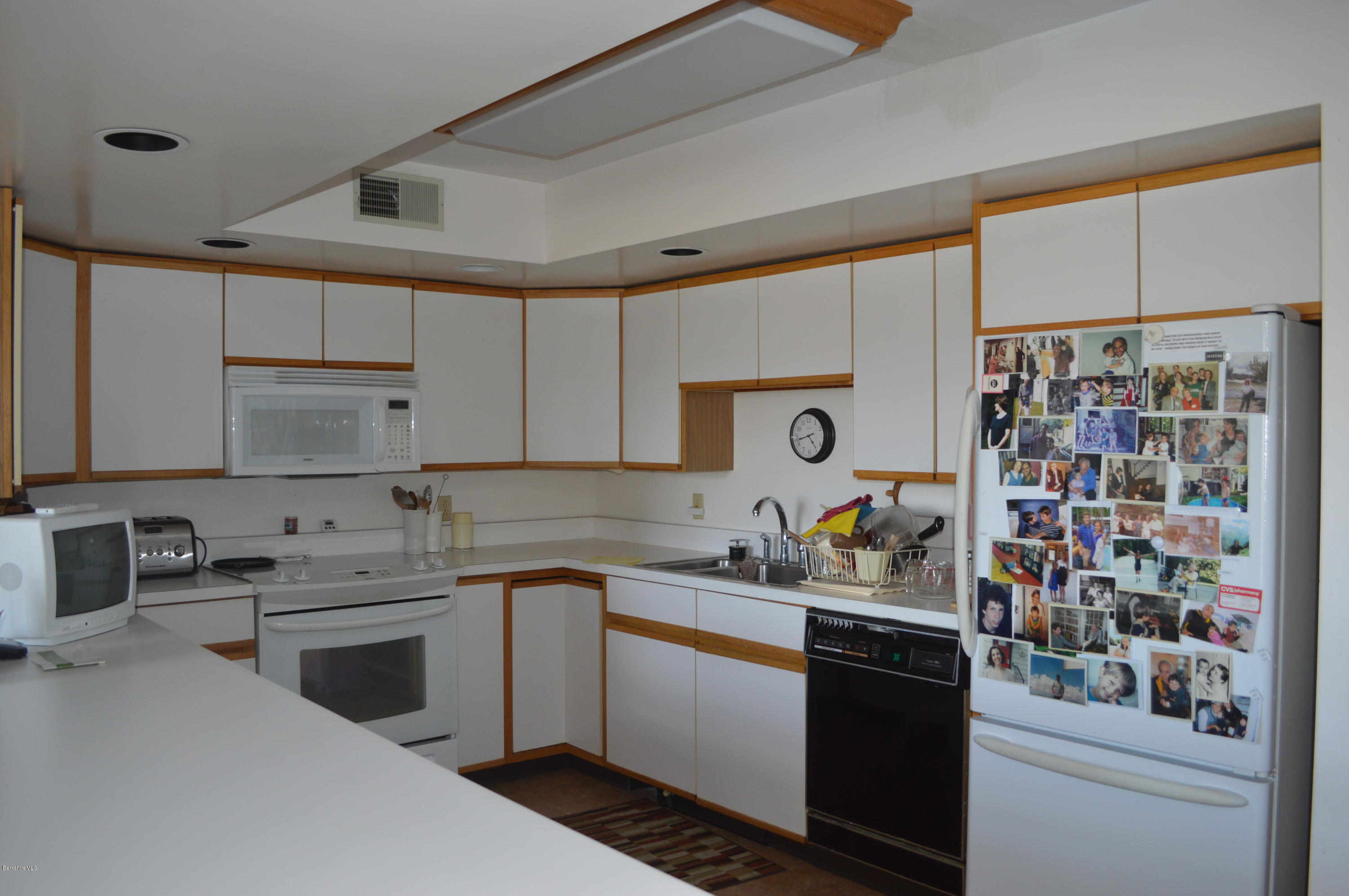 200 Old Stockbridge Road, Unit S4 Lenox, MA 01240 - Photo 9 of 19 kitchen