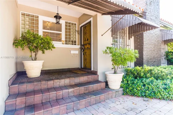 $4,200 | 1921 Southwest 18th Avenue, Unit 1921, Miami, FL 33145