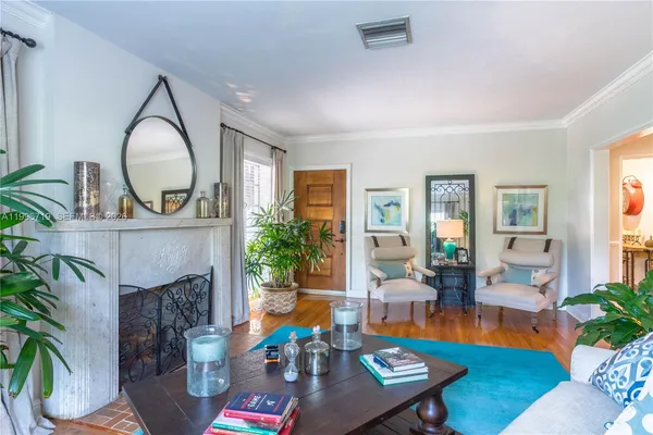 $4,200 | 1921 Southwest 18th Avenue, Unit 1921, Miami, FL 33145