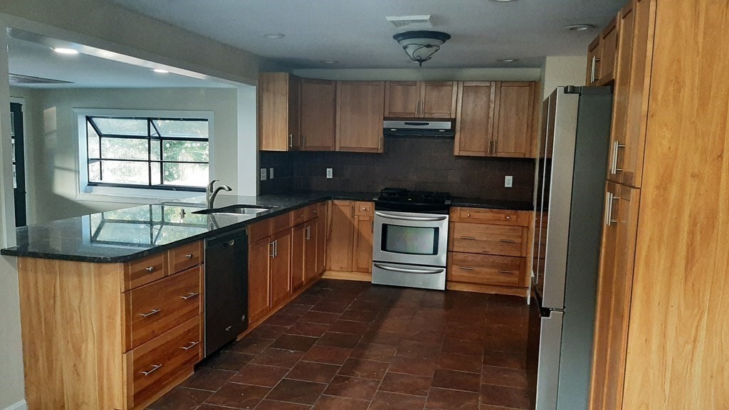 124 River Road Lowell, MA 01852 - Photo 5 of 27 Gallery Image 5