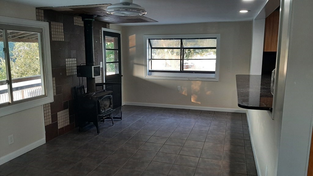 124 River Road Lowell, MA 01852 - Photo 7 of 27 Gallery Image 7