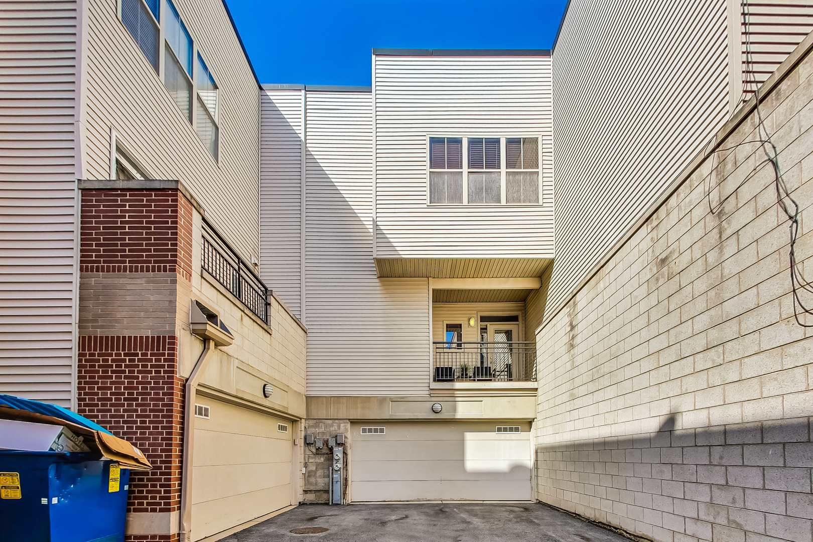 45 East 23rd Street Chicago, IL 60616 - Photo 23 of 27 a view of a house with many windows