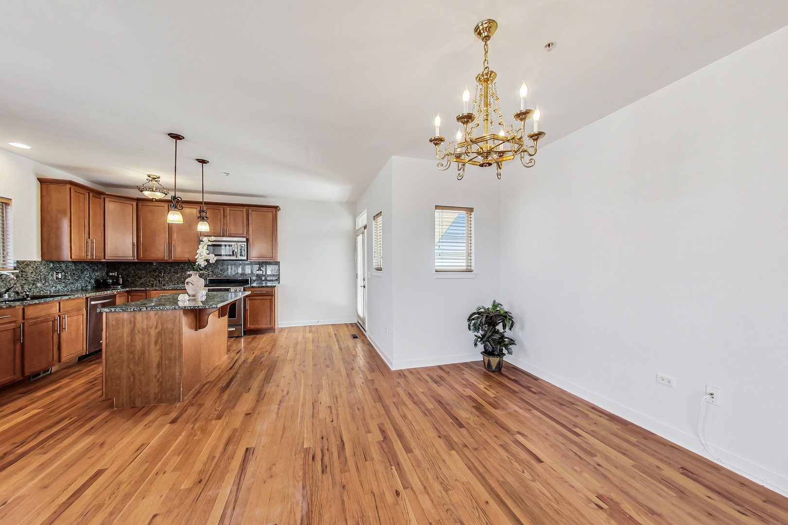 45 East 23rd Street Chicago, IL 60616 - Photo 9 of 27 a view of a kitchen with microwave and cabinets