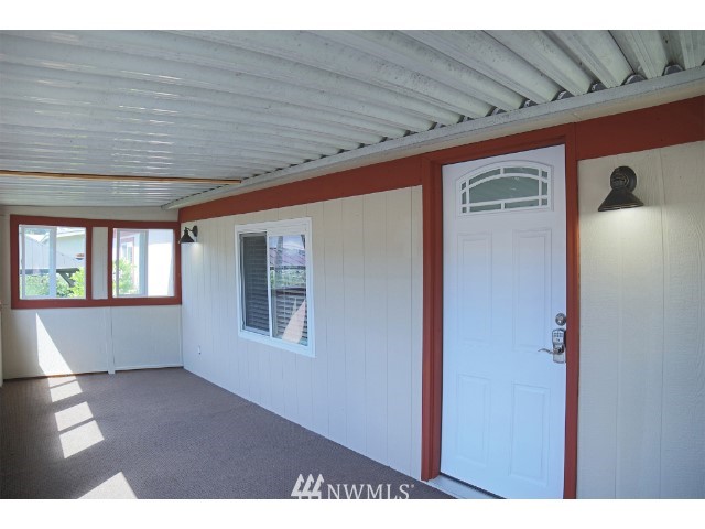 2500 South 370th Street, Unit 12 Federal Way, WA 98003 - Photo 12 of 40 a view of an empty room with a window