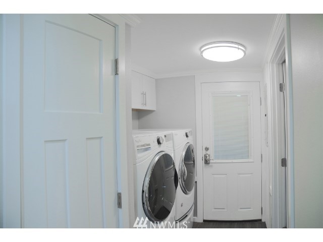 2500 South 370th Street, Unit 12 Federal Way, WA 98003 - Photo 20 of 40 a view of a kitchen with washer and dryer
