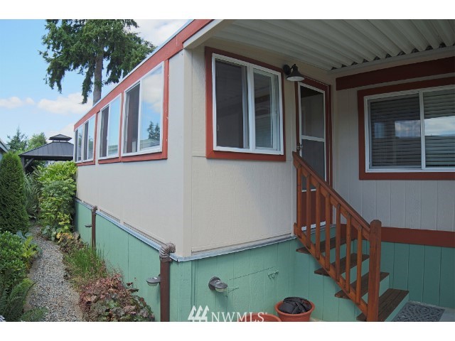 2500 South 370th Street, Unit 12 Federal Way, WA 98003 - Photo 33 of 40 a view of a house with backyard and deck
