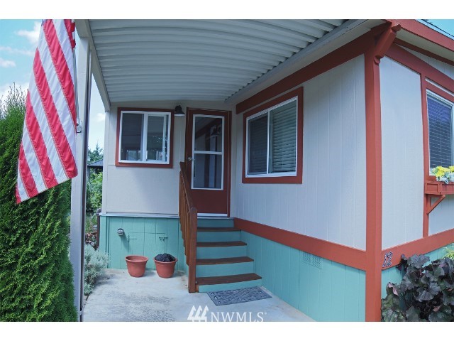 2500 South 370th Street, Unit 12 Federal Way, WA 98003 - Photo 10 of 40 a view of outdoor space and deck