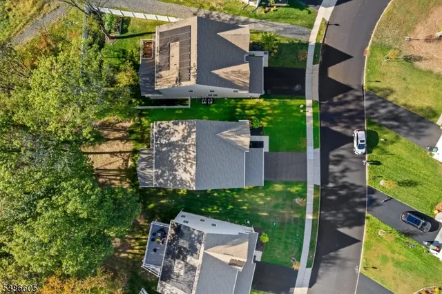 $899,000 | 58 Oakwood Boulevard, Hampton, NJ 08827