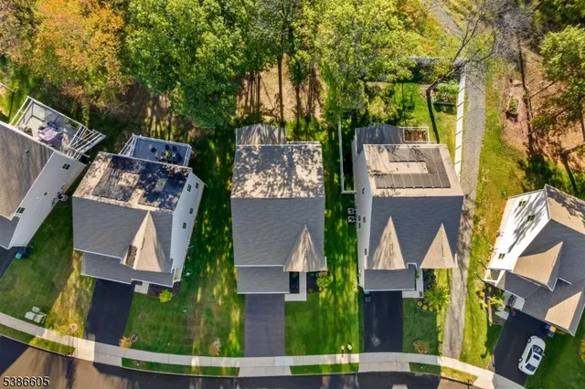 $899,000 | 58 Oakwood Boulevard, Hampton, NJ 08827