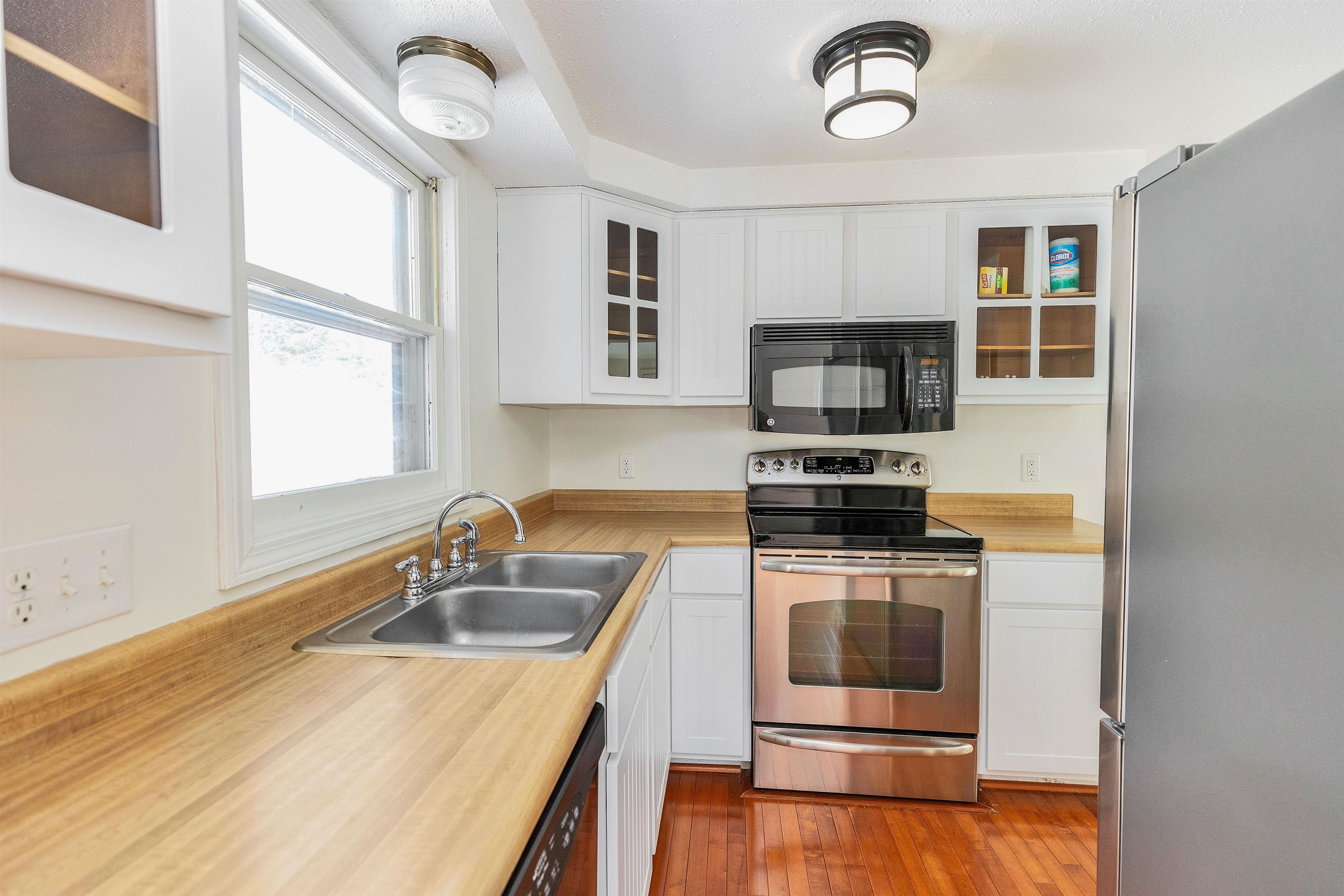 4 Burlington Road Nashua, NH 03062 - Photo 6 of 23 Gallery Image 6