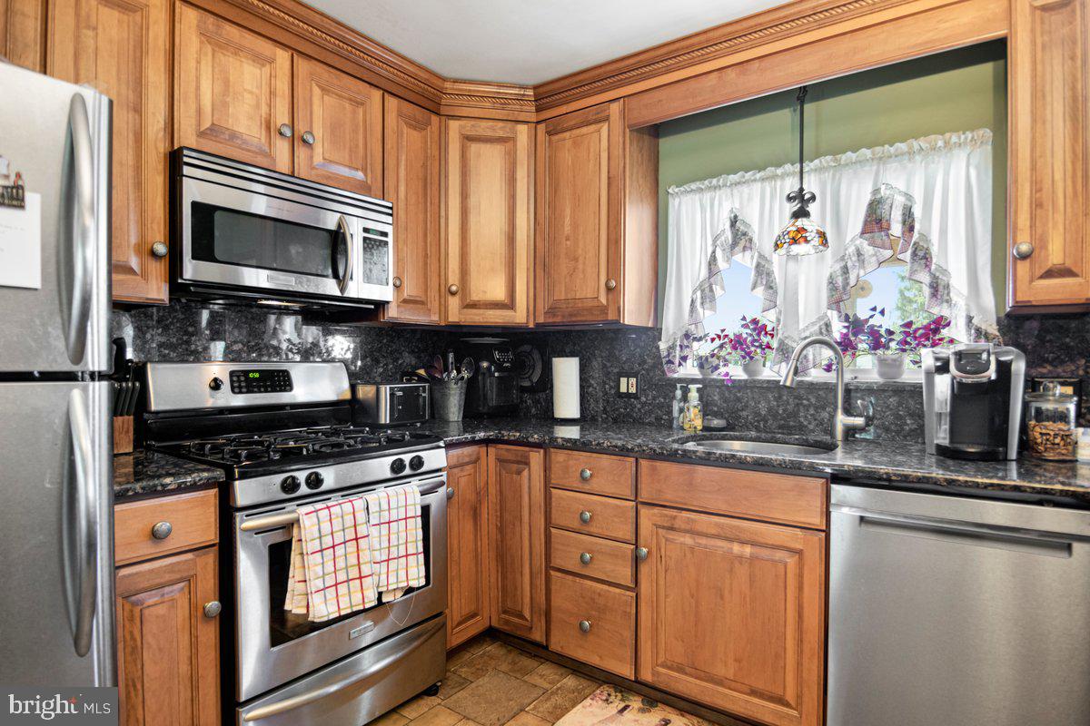 704 East Evesham Road Glendora, NJ 08029 - Photo 6 of 24 Gallery Image 6